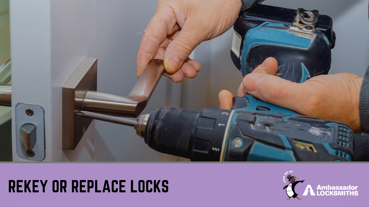 What to do if I lose my keys » keys hands changing locks of a door with a drill
